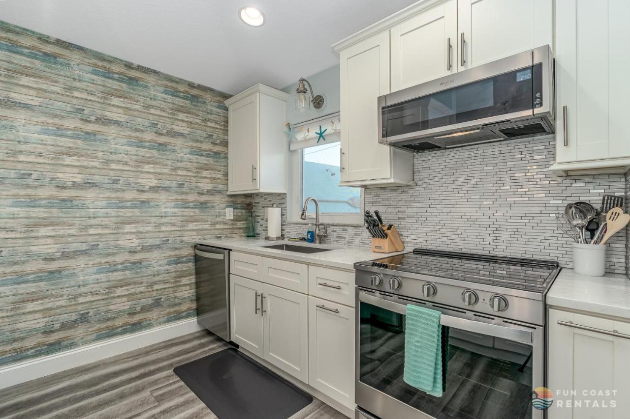 Dog Friendly Home Wprivate Fenced Yard, Garage & Fire Pit Steps To The Beach! ニュー・スマーナ・ビーチ エクステリア 写真