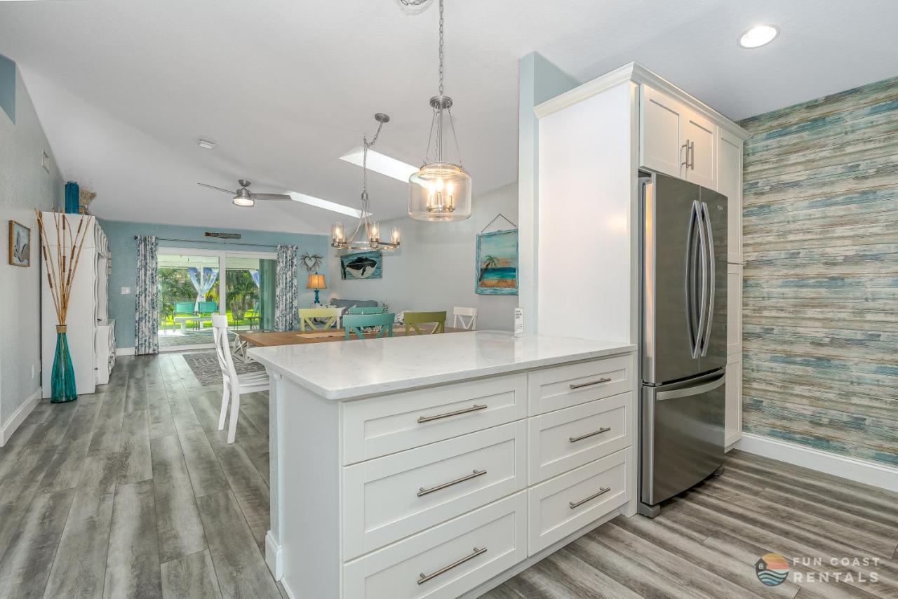 Dog Friendly Home Wprivate Fenced Yard, Garage & Fire Pit Steps To The Beach! ニュー・スマーナ・ビーチ エクステリア 写真