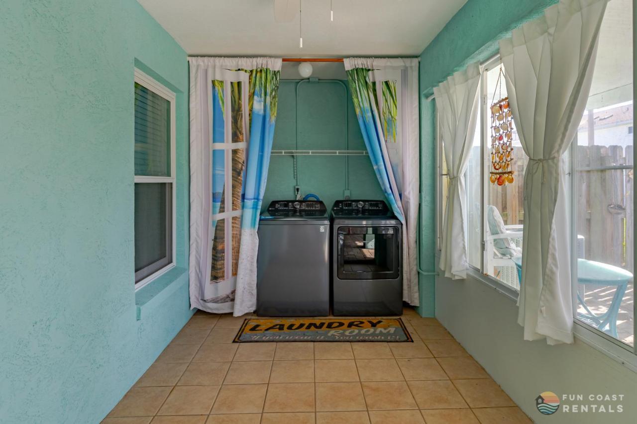 Dog Friendly Home Wprivate Fenced Yard, Garage & Fire Pit Steps To The Beach! ニュー・スマーナ・ビーチ エクステリア 写真